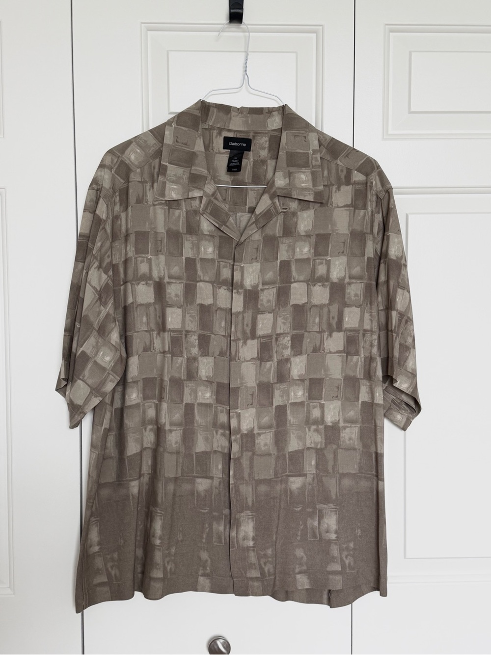 Vintage Claiborne Short Sleeve Button Up Shirts With Geometric